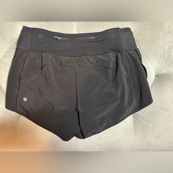 Lululemon Real Quick Short *Perforated
3.5"
Black-Size 10 - Picture 6 of 9